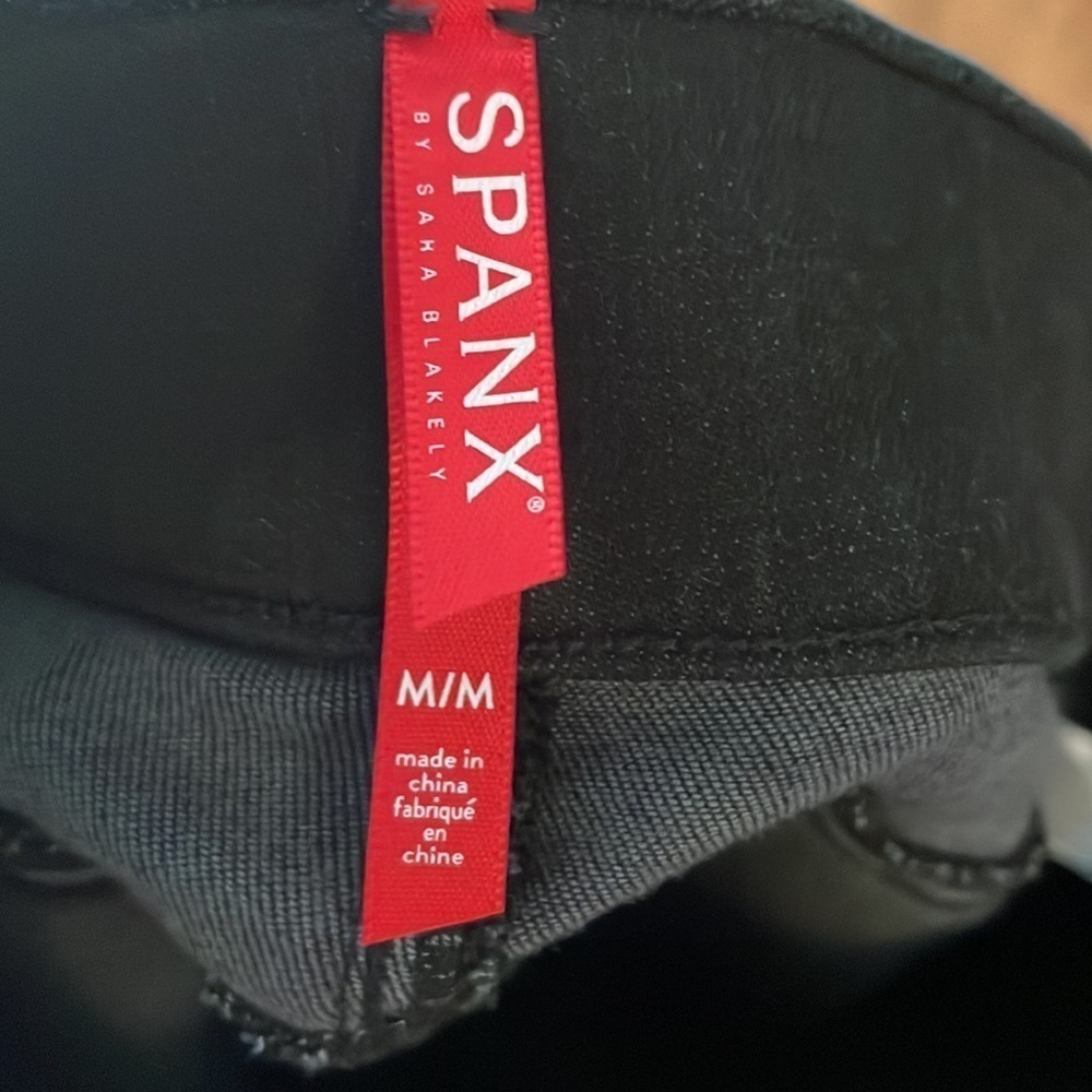 SPANX Distressed Jeans Size Medium - Picture 8 of 9